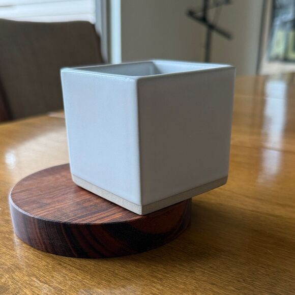 Ceramic square container by E. Frances - Picture 1 of 3